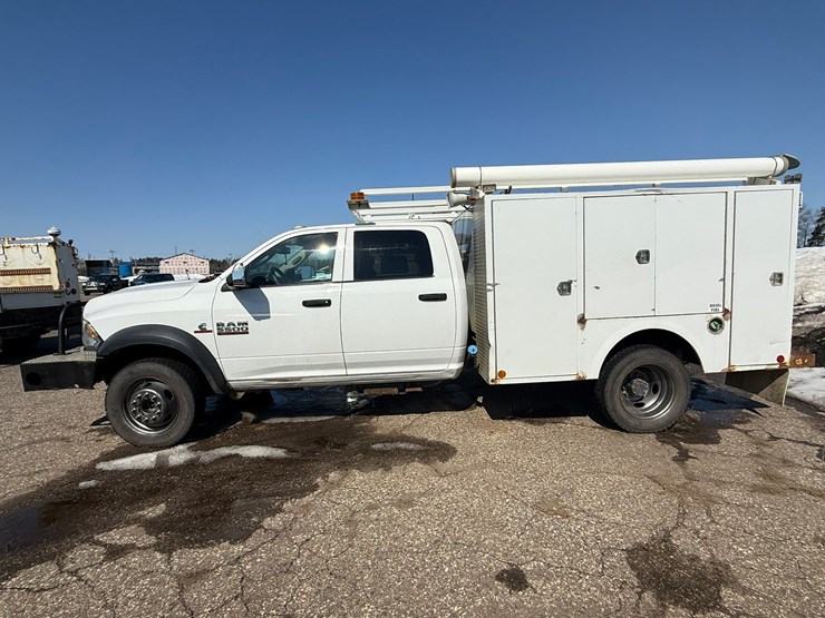 #2049-•-2015-ram-5500-heavy-duty-service-truck-image-2