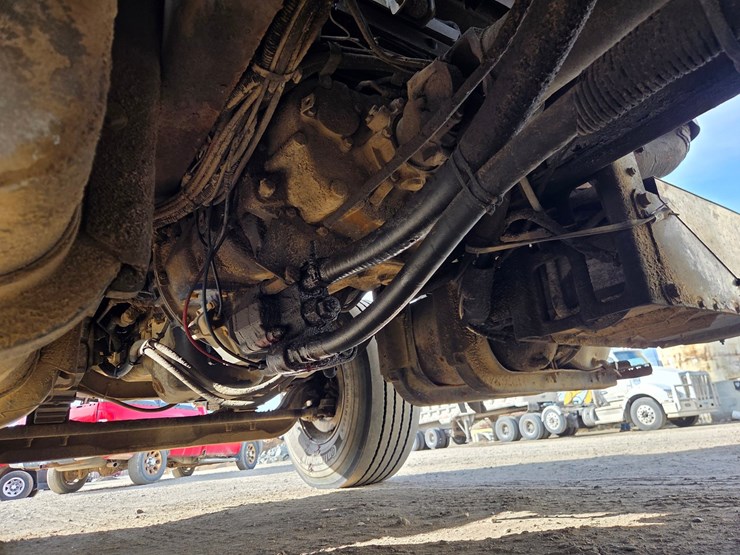 2012-international-7600-image-37