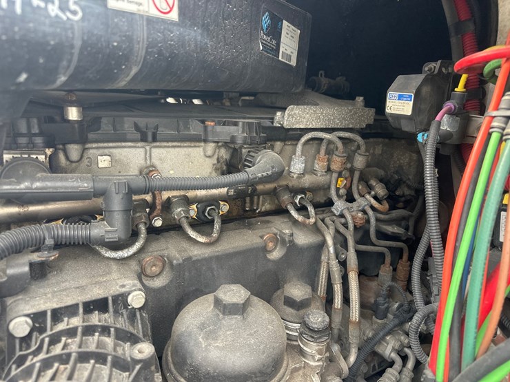 2017-massey-ferguson-8-image-57