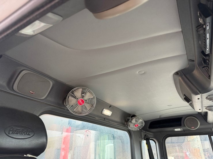 #1360-•-2019-peterbilt-pb520-side-load-garbage-truck-image-56