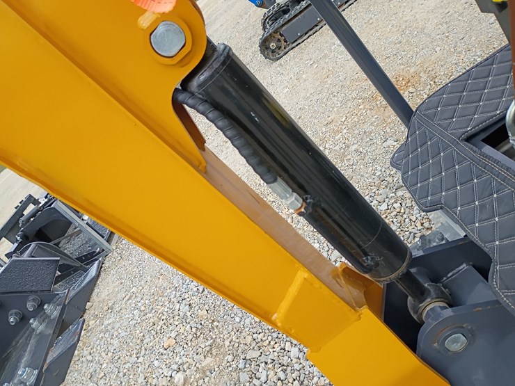 #24166-•-2025-agt-xz20r-mini-excavator-image-24