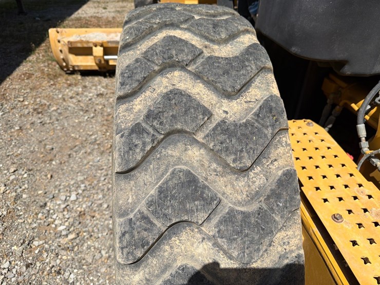 2018-caterpillar-12m3-image-87