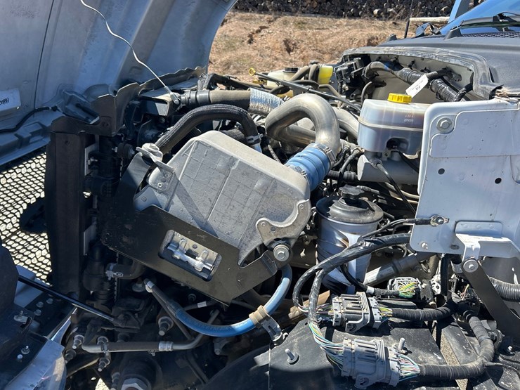 2023-ford-f750-image-42