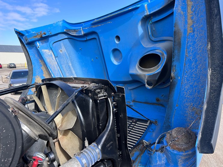 #1680-•-2003-freightliner-day-cab-truck-tractor-image-37