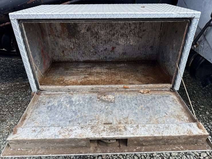 2016-massey-ferguson-8-image-61