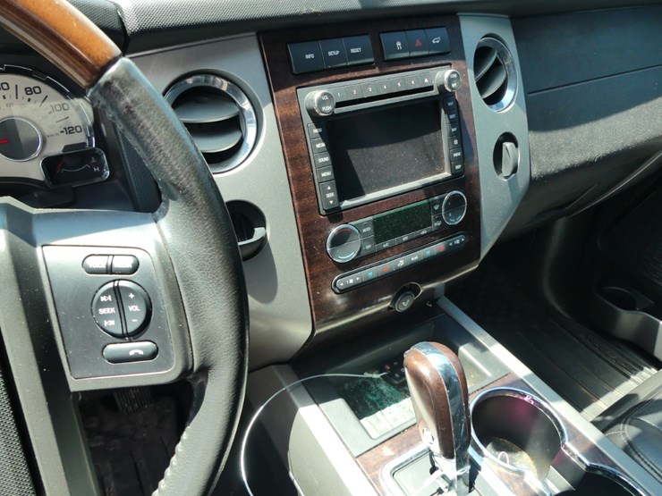 2010-ford-expedition-image-13
