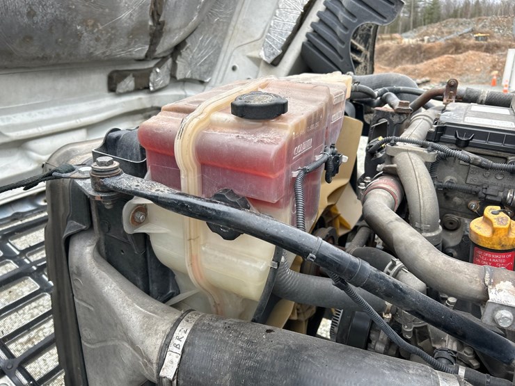 2017-massey-ferguson-8-image-50