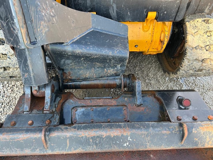 2022-jcb-2ts-7t-image-10