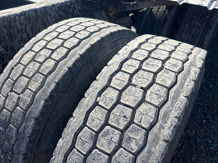 2013-peterbilt-365-image-84