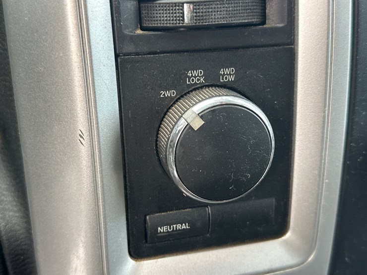 2012-massey-ferguson-8-image-48