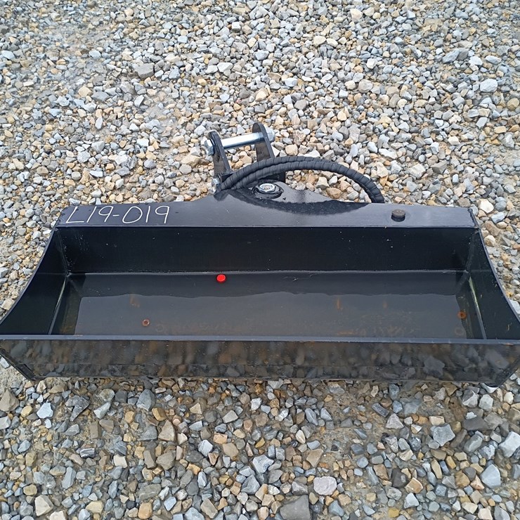#L19-019 • TPM 32" Bucket Mini Excavator Attachment
