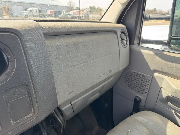 2010-ford-e350-image-31