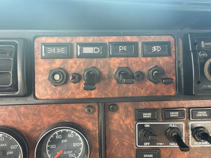 2005-kenworth-t800-image-65