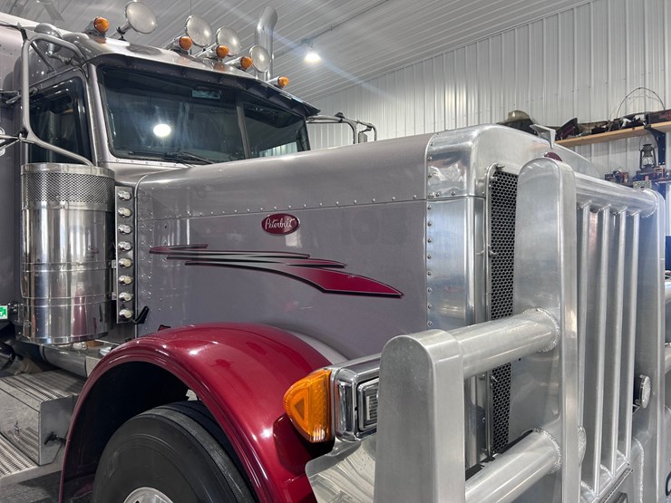 2007-peterbilt-379-image-23