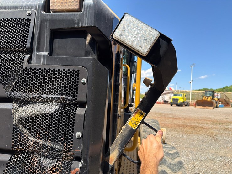 2018-caterpillar-12m3-image-75