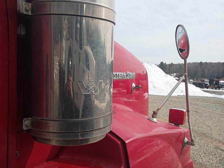 2012-massey-ferguson-8-image-15