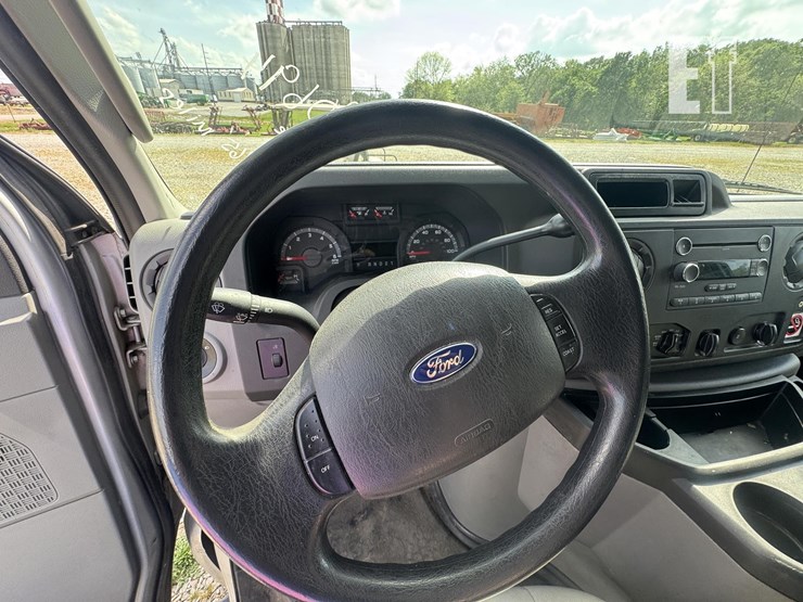 2013-ford-e350-image-15