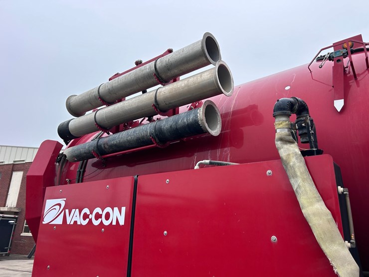 #1690-•-2013-international-7500-6x4-hydro-excavation-truck-image-34