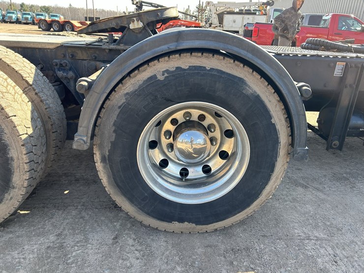 2020-kenworth-t880-image-81