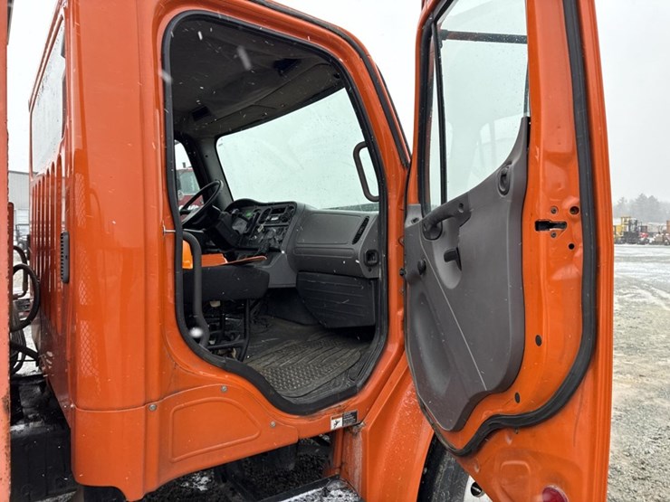 2016-massey-ferguson-8-image-33