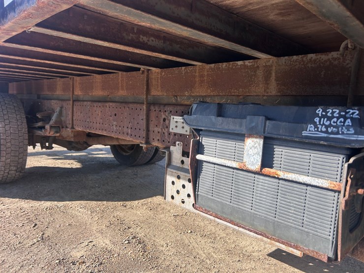 2013-isuzu-npr-image-31