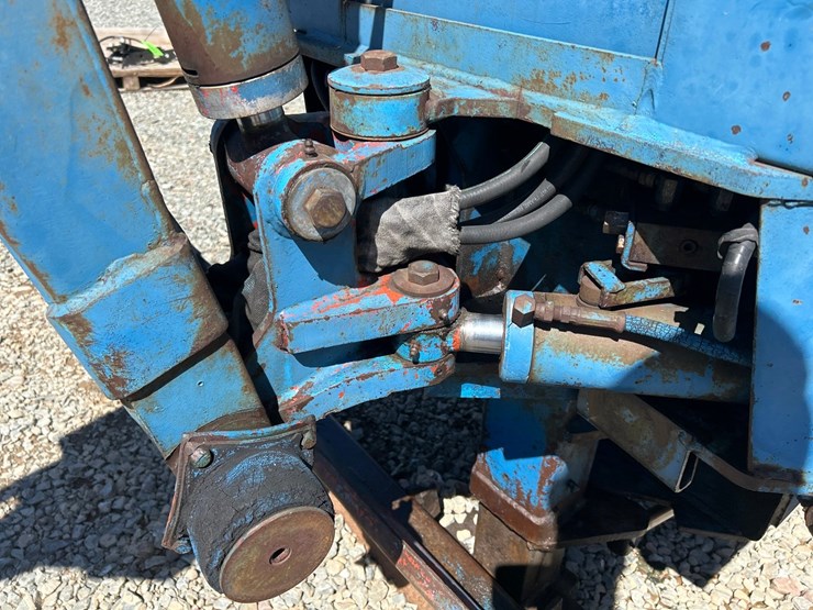 ditch-witch-r65-image-13