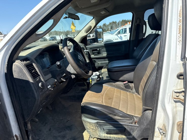 #1065-•-2013-ram-5500-heavy-duty-service-truck-image-23