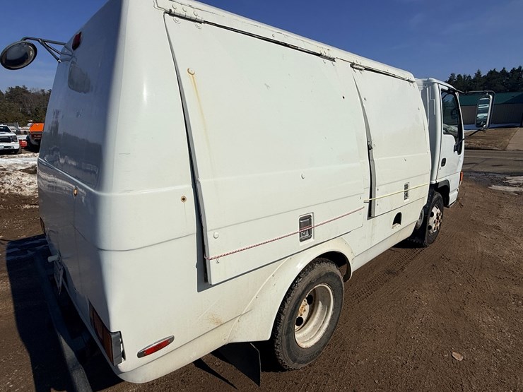 2002-isuzu-npr-image-18