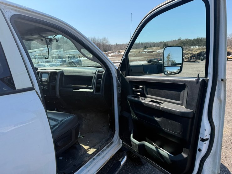 #2048-•-2013-ram-5500-heavy-duty-service-truck-image-36