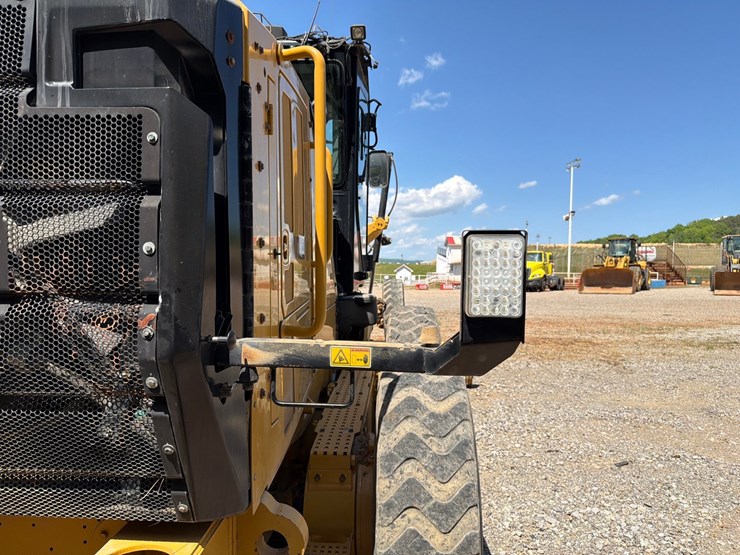 2018-caterpillar-12m3-image-74