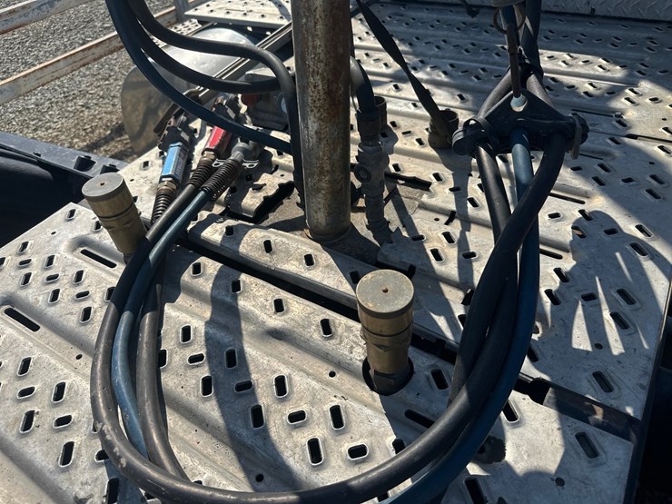 2014-massey-ferguson-8-image-52