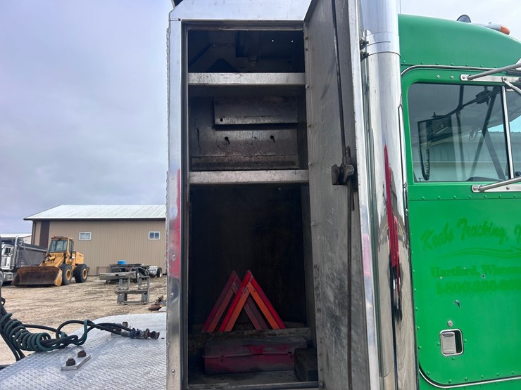 1999-peterbilt-379-image-63