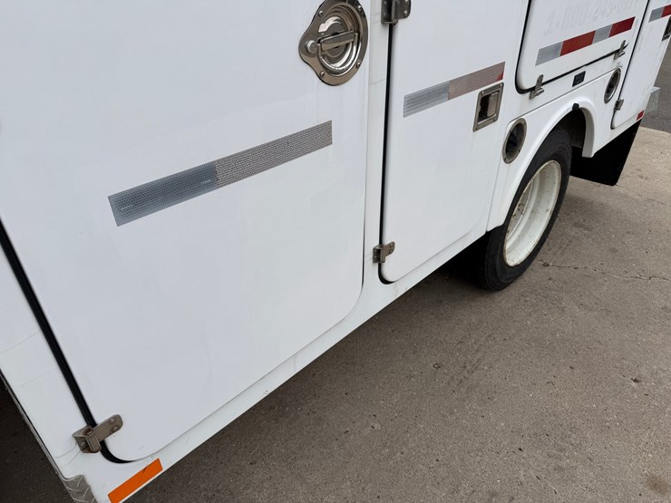 #1048-•-2009-gmc-c5500-specialty-service-truck-image-13