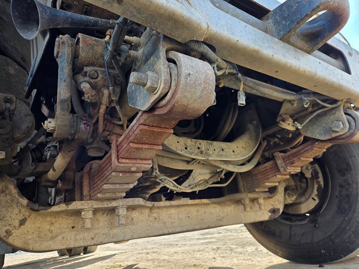 2012-international-7600-image-39