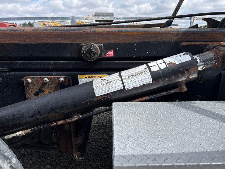 2016-massey-ferguson-8-image-52