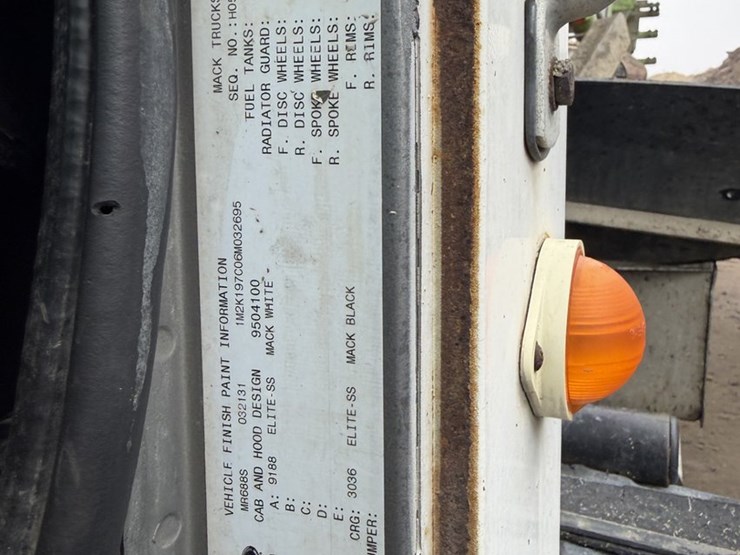 #2237-•-2006-mack-tri-axle-concrete-placement-truck-image-100