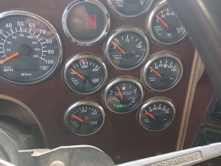 2012-massey-ferguson-8-image-49