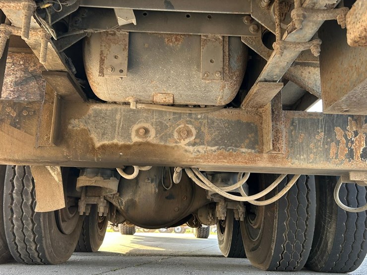 peterbilt-365-image-64