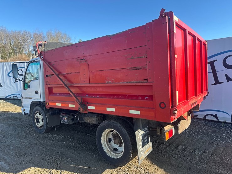 2005-isuzu-nqr-image-3