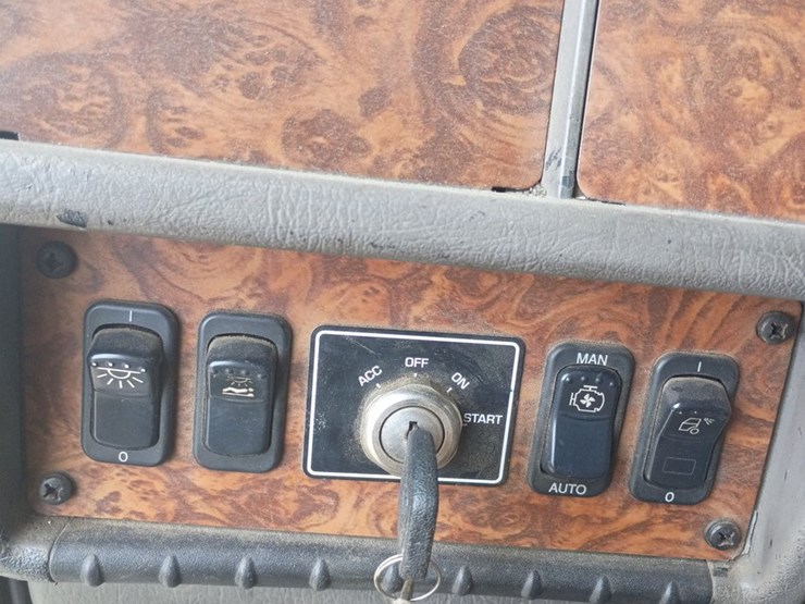 2002-kenworth-t600-image-59