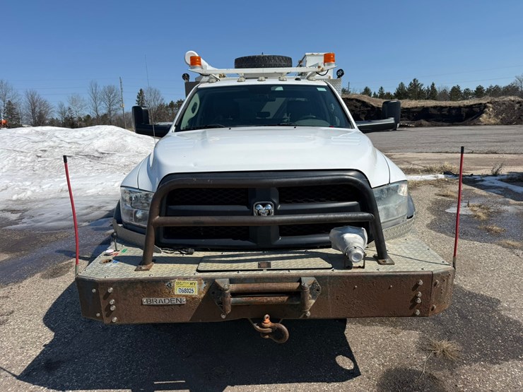 #1063-•-2014-ram-5500-heavy-duty-service-truck-image-8