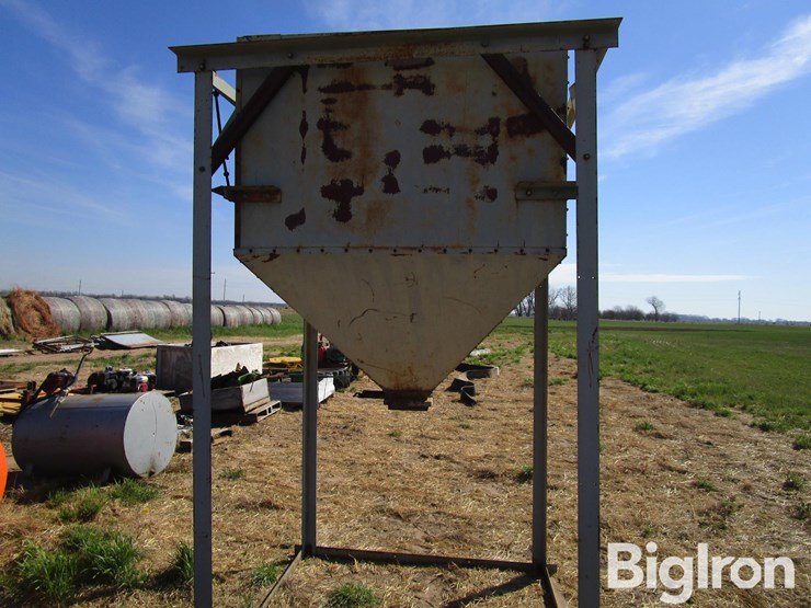 hopper-bottom-on-stand-image-6