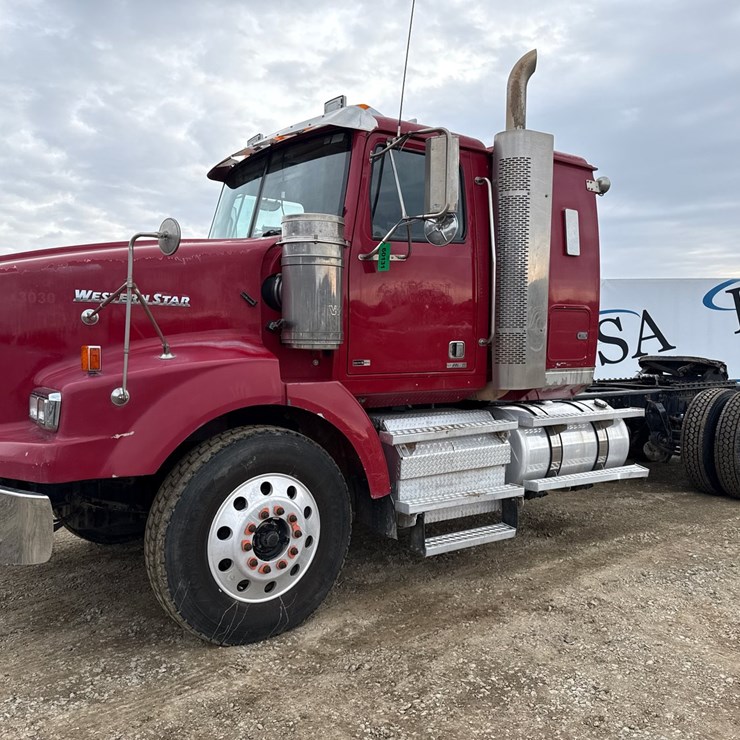 2012 MASSEY-FERGUSON 8