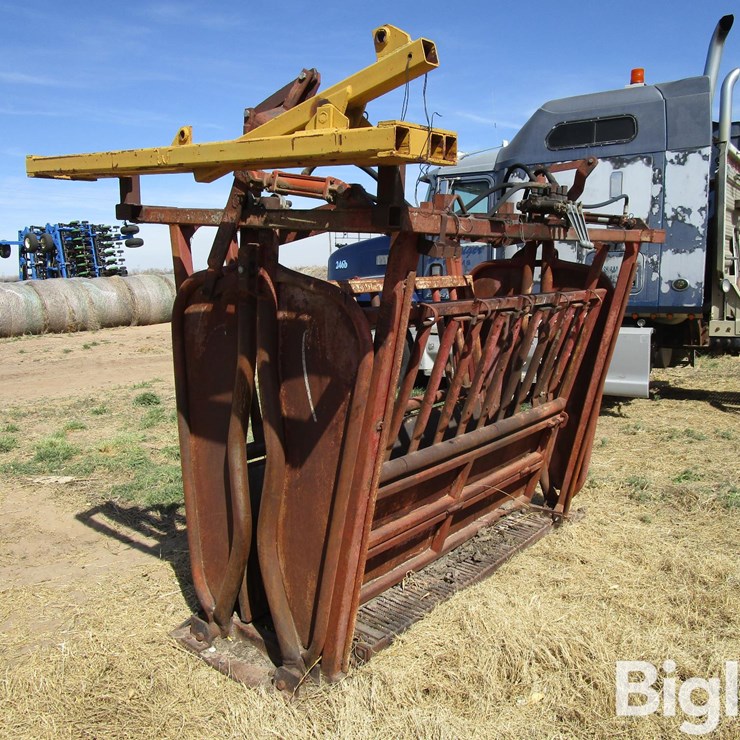 Hydraulic Squeeze Chute