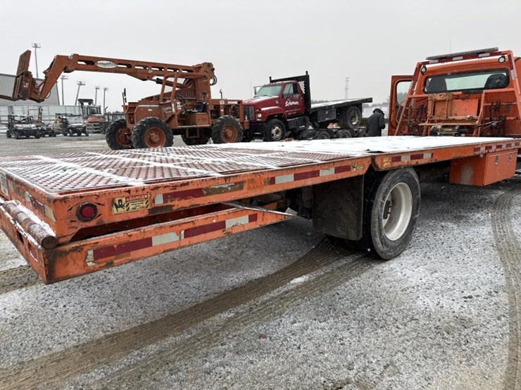 2016-massey-ferguson-8-image-28