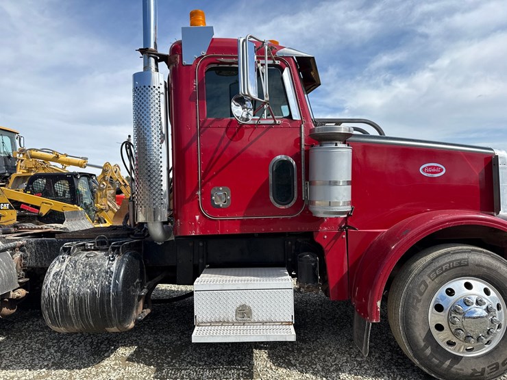 2004-peterbilt-378-image-23