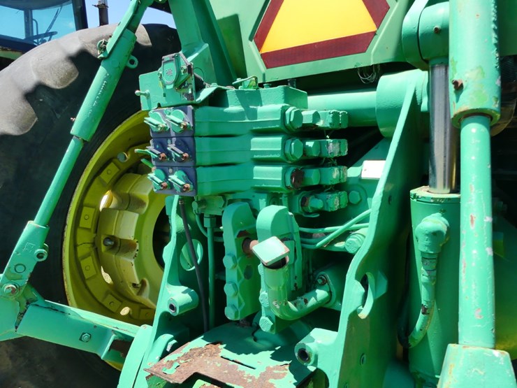 john-deere-8300-image-6