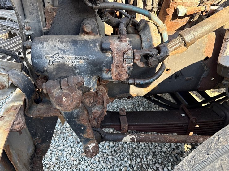 1998-freightliner-fl70-image-10