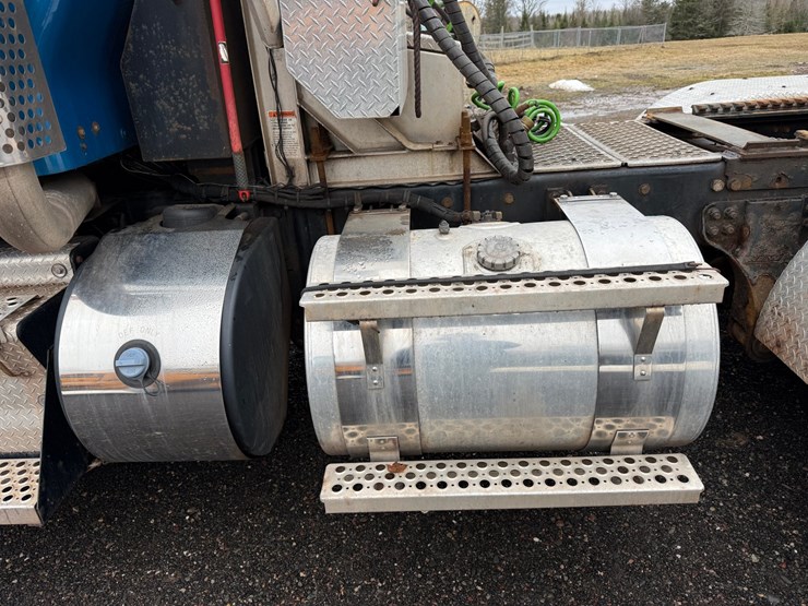 2020-kenworth-t800-image-40