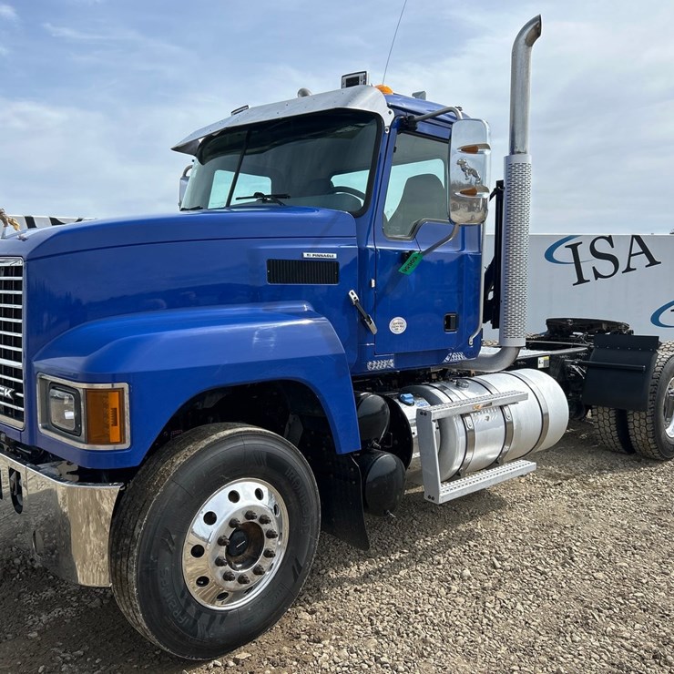 2019 MASSEY-FERGUSON 8